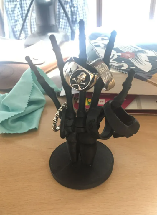 Skeleton ring holder